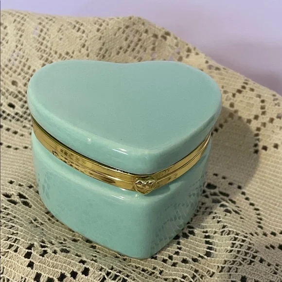 Heart Shaped Trinket Box in Tiffany blue with Gold Trim - Picture 2 of 3